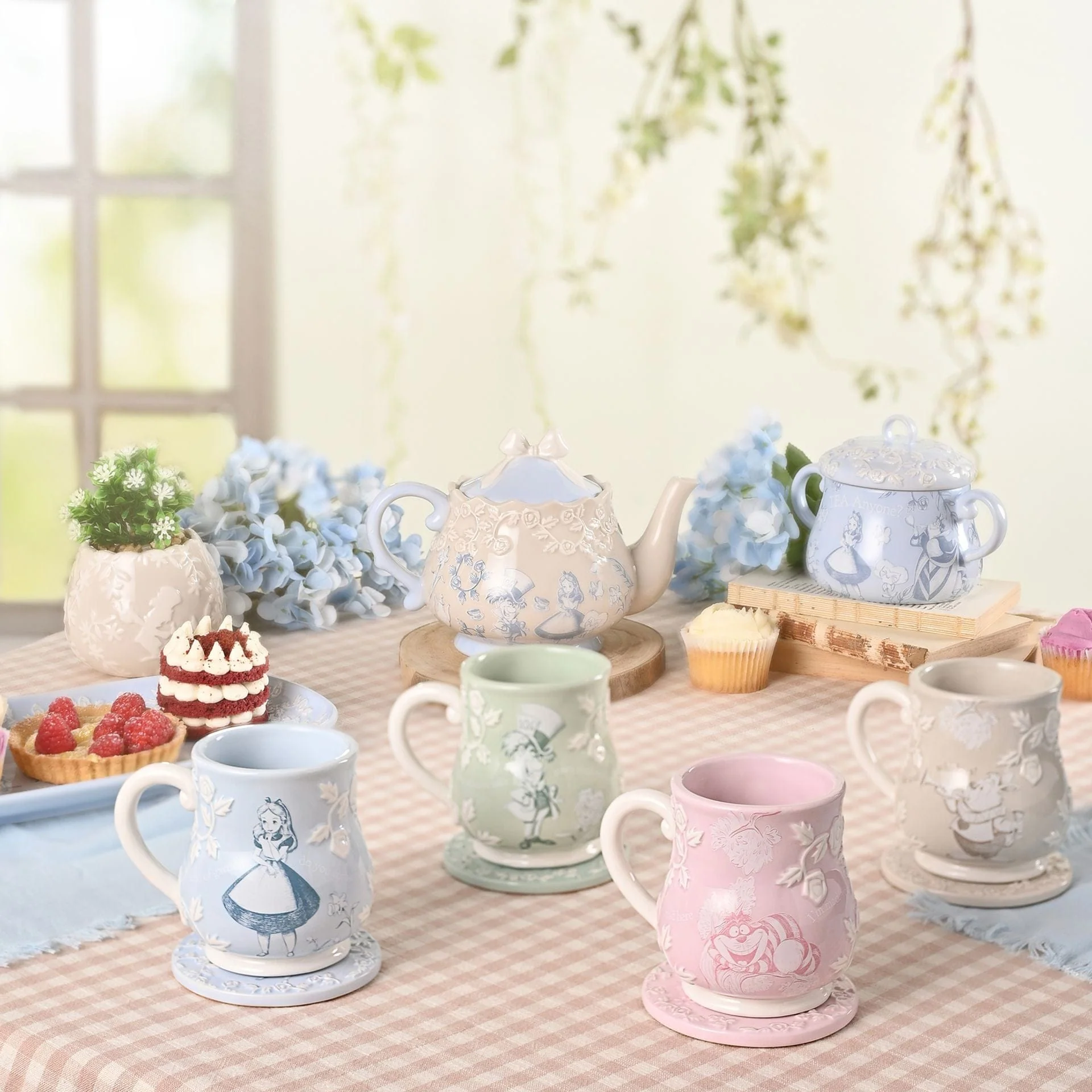 Disney Home Alice in Wonderland Embossed Mug - Alice - Image 5