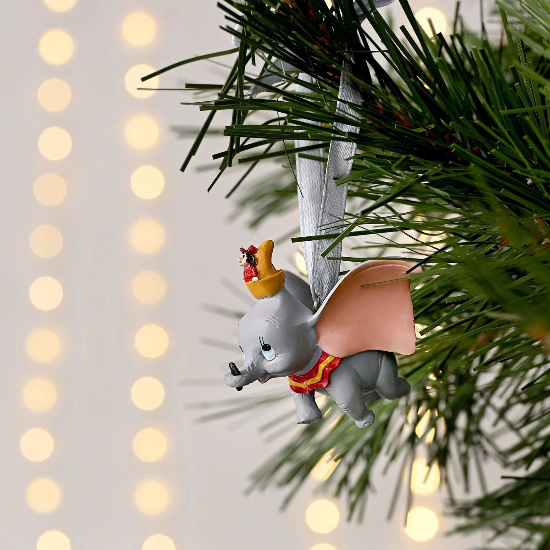 Disney Icons And Villains Resin Hanging Decoration - Dumbo - Image 4