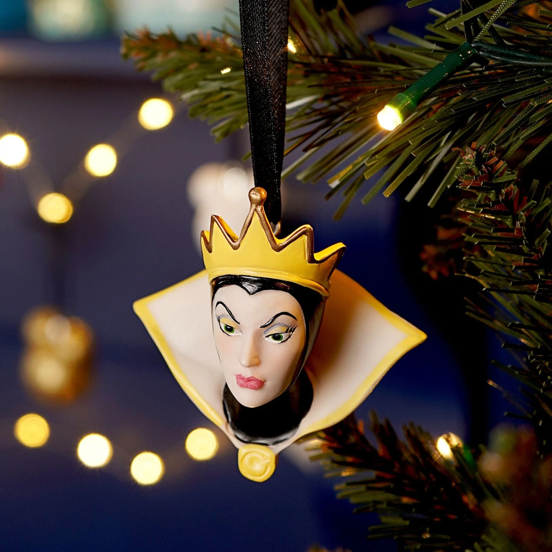 Disney icons And Villains Resin Decoration - Evil Queen Snow White And The Seven Dwarfs