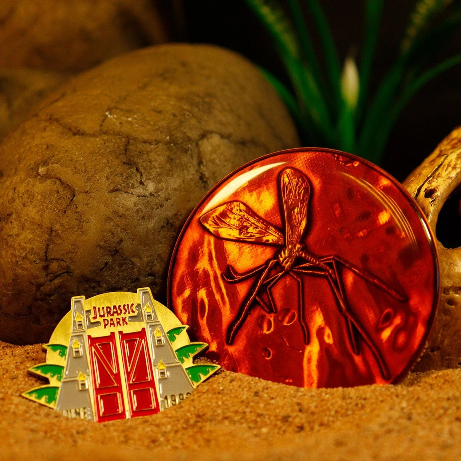 Jurassic Park Enamel Medallion & Pin Badge Collector's Set - Image 4